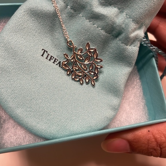 Tiffany & Co. Paloma Picasso Olive Leaf Pendant - EUC - Picture 4 of 10